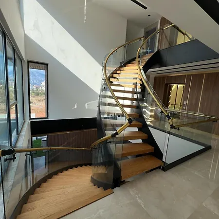 Villa Royal Garden 7 *