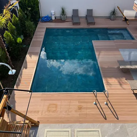 Villa Royal Garden 7 *