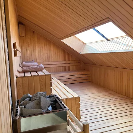 Villa Royal Garden 7 *