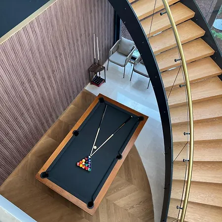 Villa Royal Garden 7 *