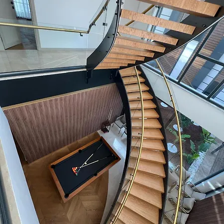 Villa Royal Garden 7 *