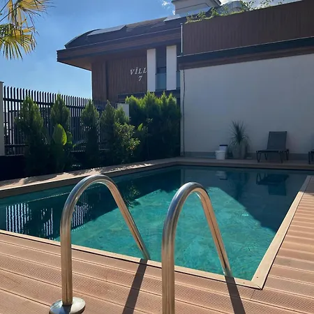 Villa Royal Garden 7 *