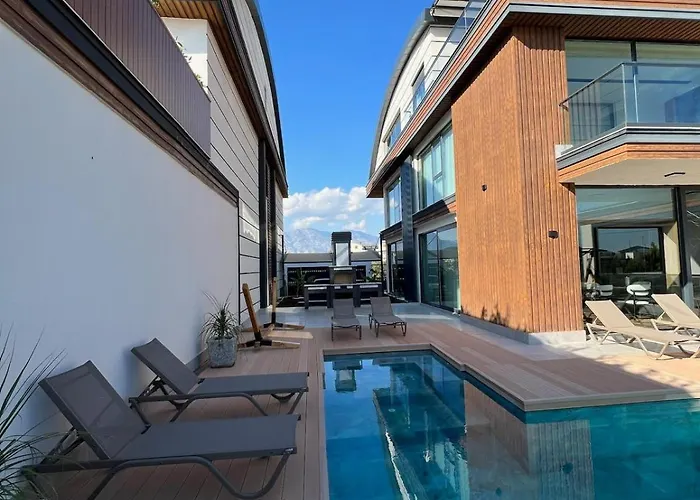 Villa Royal Garden 7 *