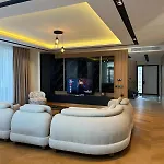 Royal Garden 7