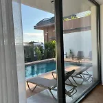 Villa Royal Garden 7 *