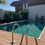 Royal Garden 7 *