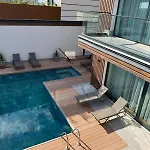 Royal Garden 7 *