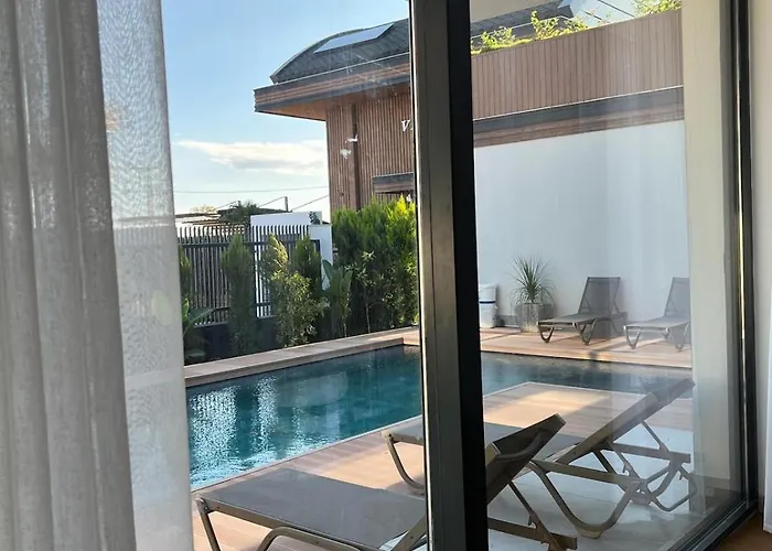 Villa Royal Garden 7 *