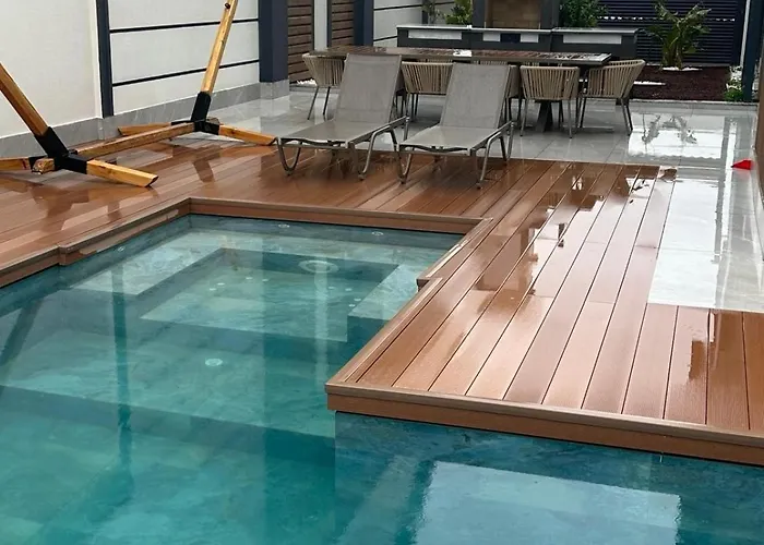Villa Royal Garden 7 *